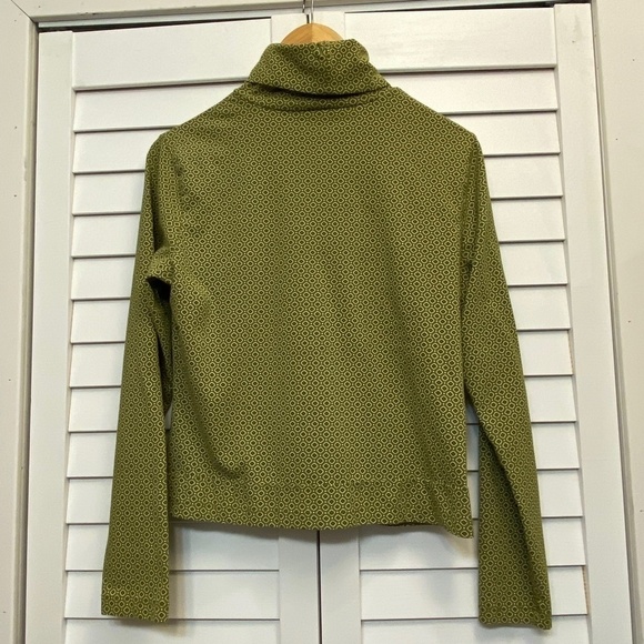 Jessica green and white geometric pattern turtle neck - please read description - Picture 3 of 6